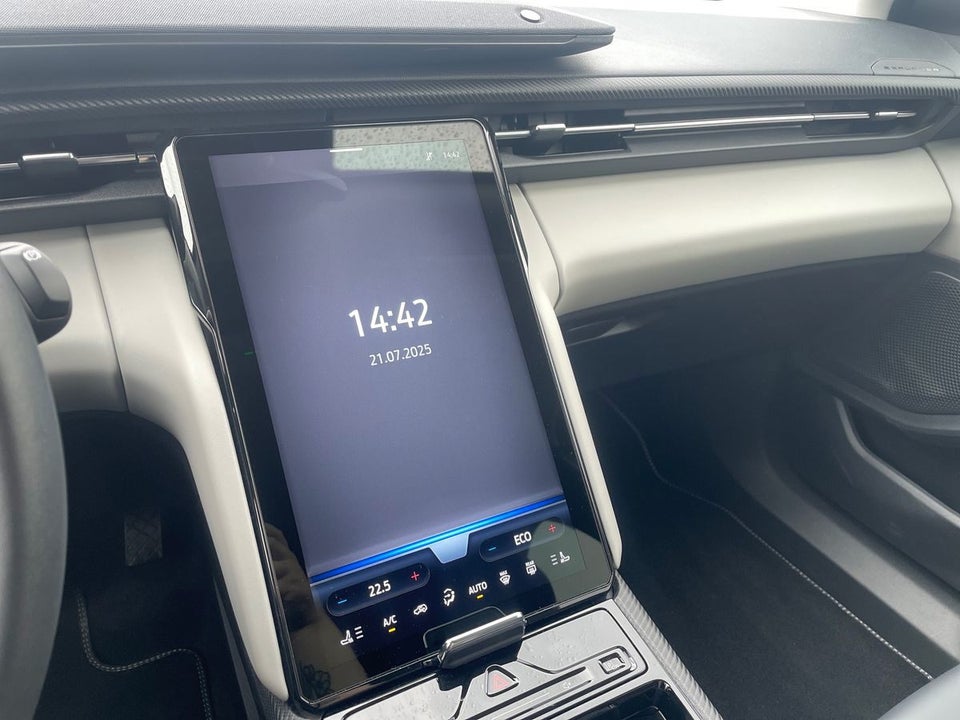 Ford Explorer 82 Premium Extended Range 5d