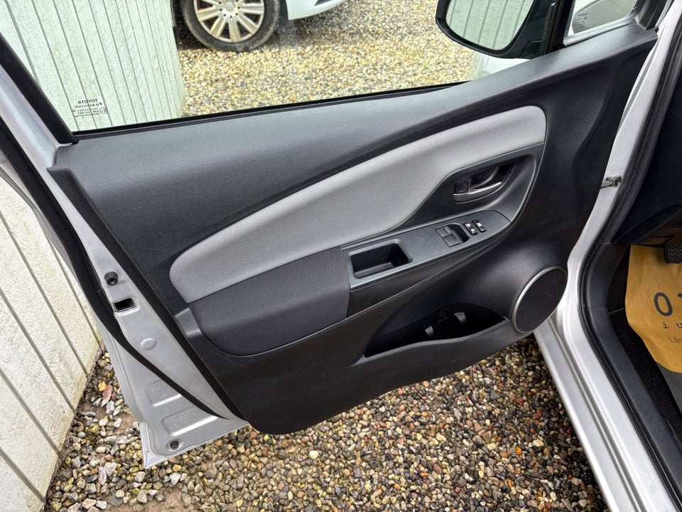 Toyota Yaris 1,0 VVT-i T2 Style 5d