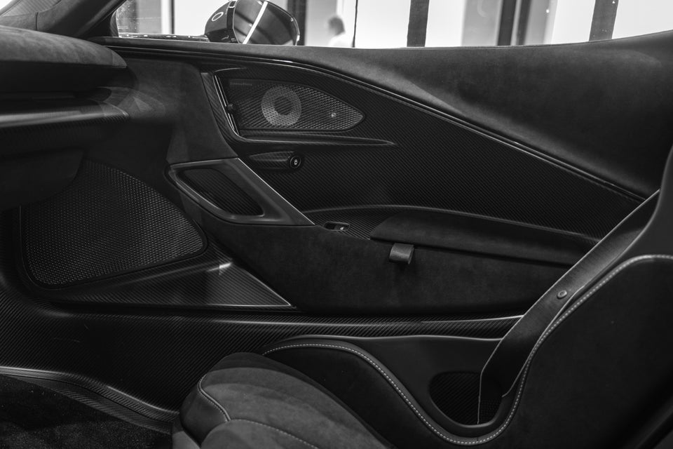 Aston Martin Valhalla 4,0  2d