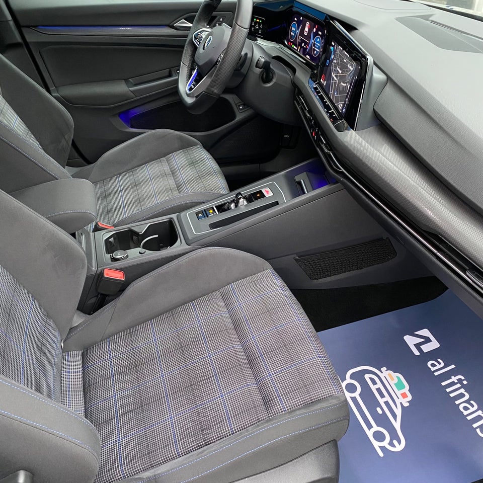 VW Golf VIII 1,4 GTE DSG 5d