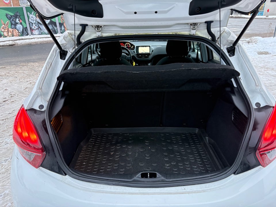 Peugeot 208 1,2 PureTech 82 Allure Sky 5d