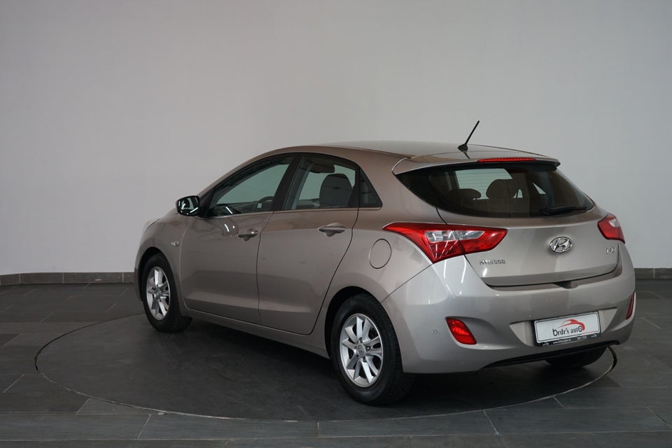 Hyundai i30 1,6 CRDi 110 Trend 5d