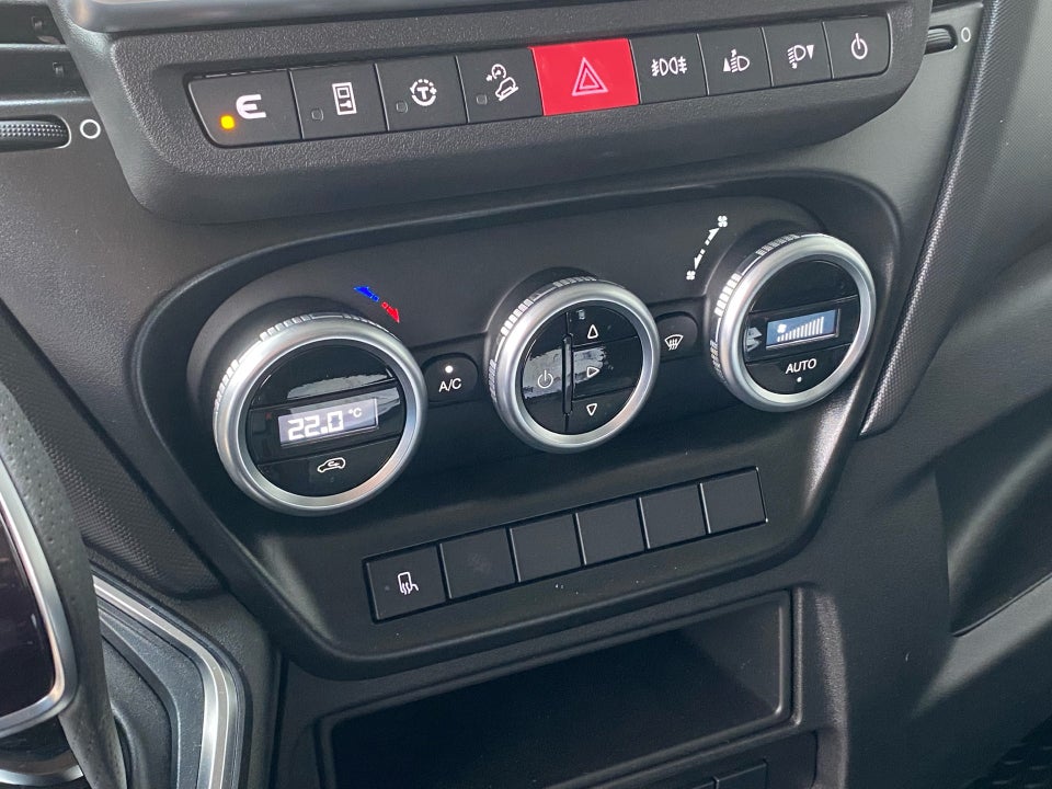 Iveco Daily 3,0 35S18 4100mm Box m/lift AG8