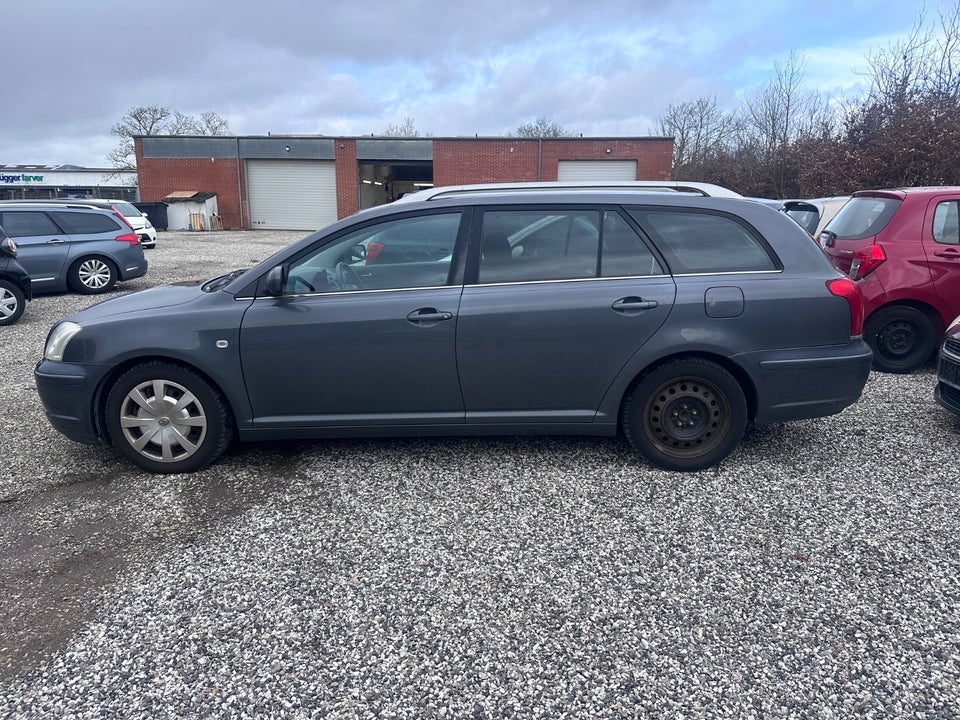 Toyota Avensis 1,8 VVT-i Elegance stc. 5d