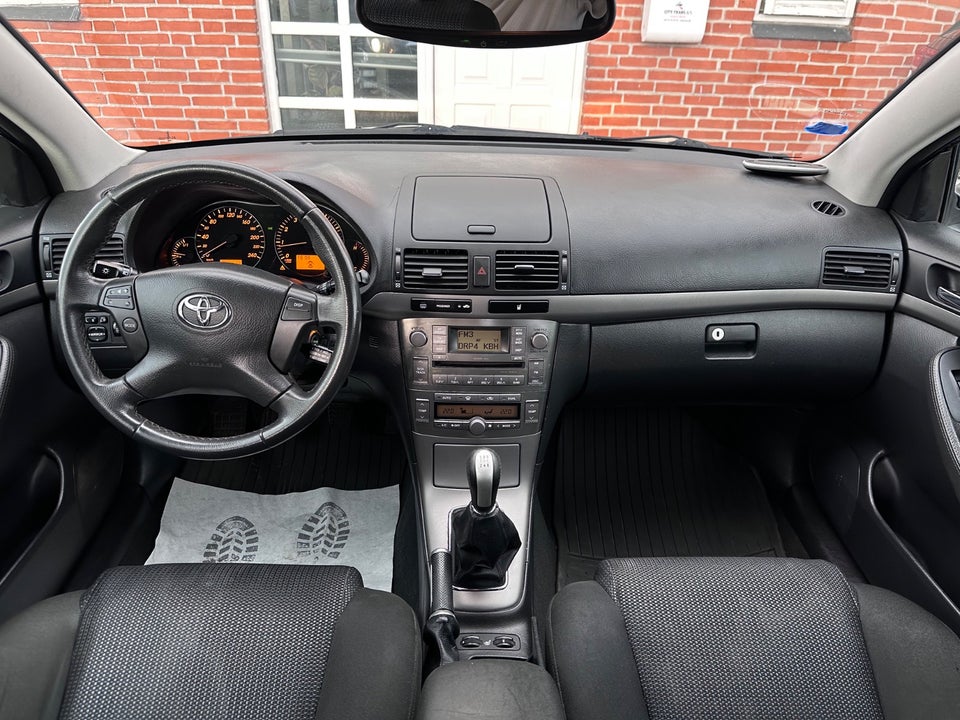 Toyota Avensis 2,0 Sol stc. 5d