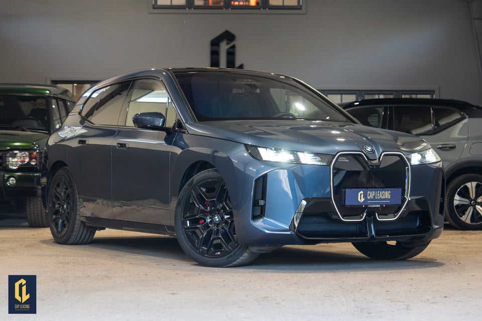BMW iX xDrive60 Fully Charged 5d