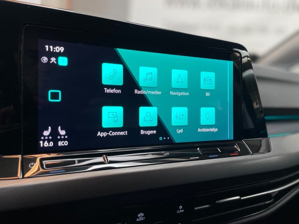 VW Golf VIII 1,4 eHybrid DSG 5d