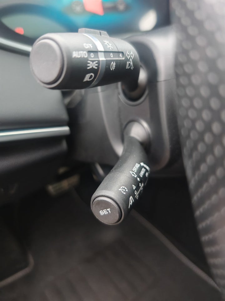 MG Marvel R Luxury 5d