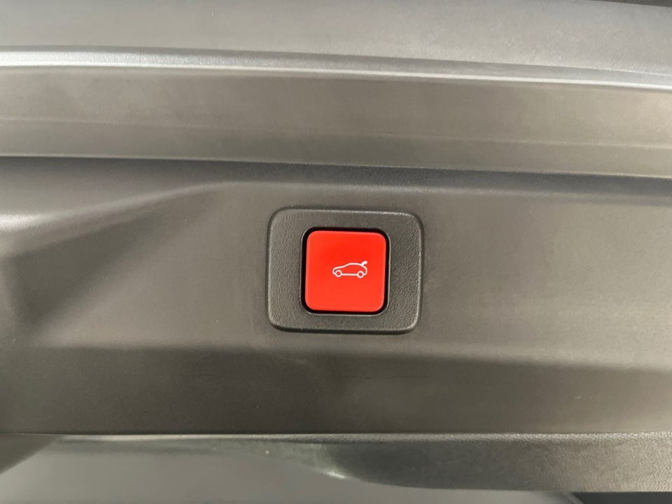 Peugeot e-3008 77 GT Pack 5d