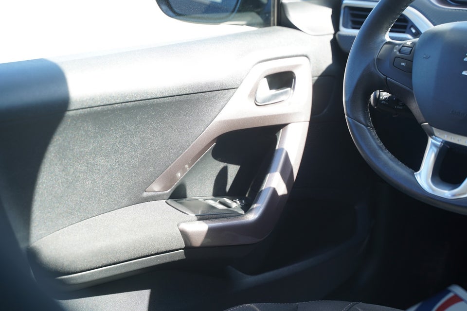 Peugeot 2008 1,2 VTi 82 Allure 5d