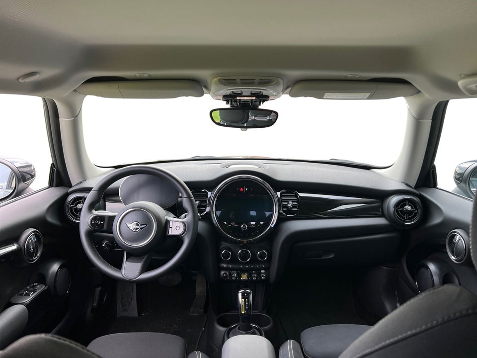 MINI Cooper SE Essential 3d