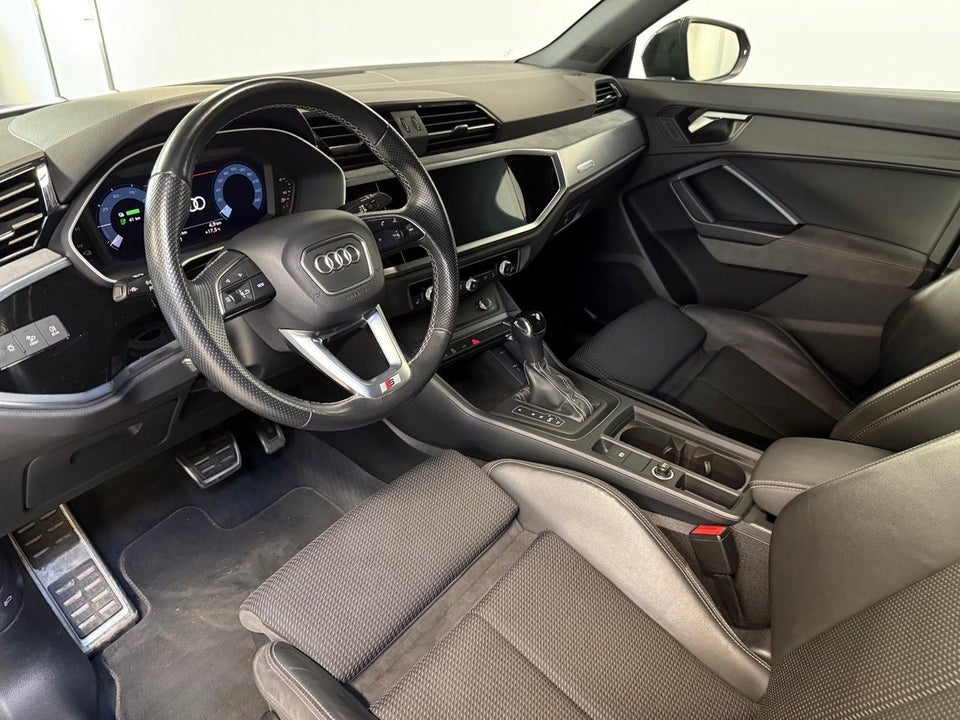 Audi Q3 45 TFSi e S-line S-tr. 5d