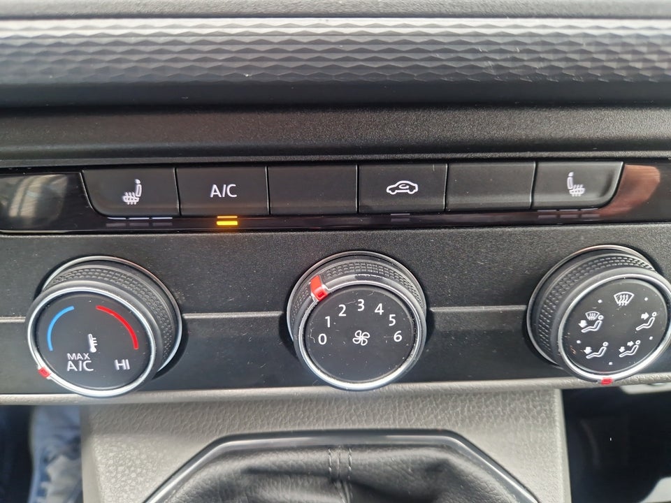 VW Transporter 2,0 TDi 110 Kassevogn lang