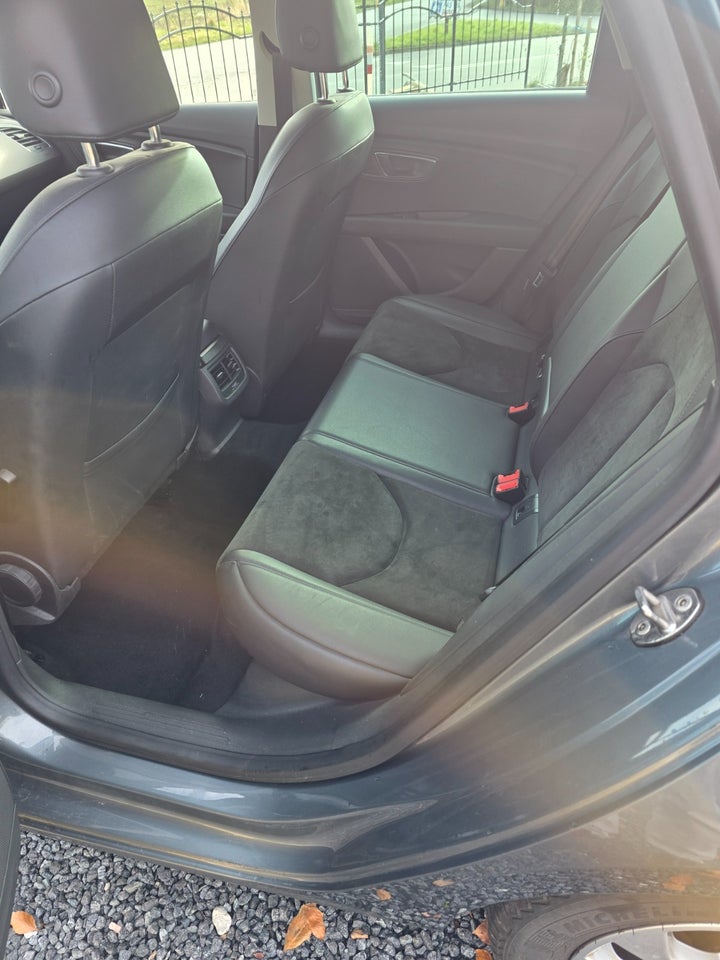 Seat Leon 1,6 TDi 110 Style Barcelona ST 5d