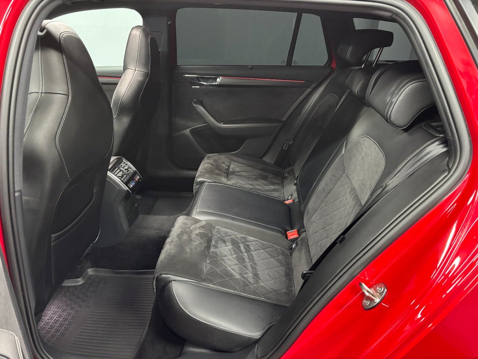 Skoda Superb 1,4 TSi iV Sportline Combi DSG 5d