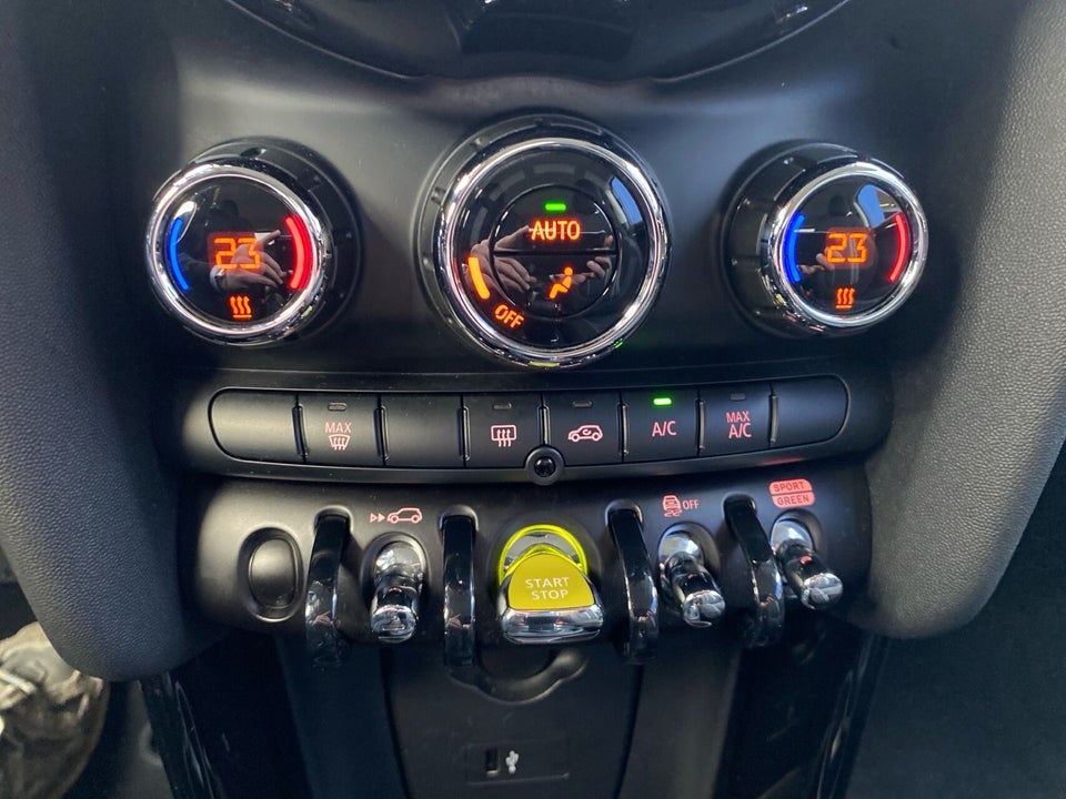 MINI Cooper SE Essential 3d