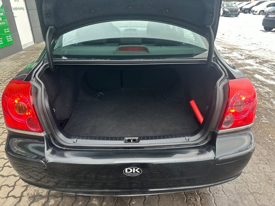 Toyota Avensis 2,0 Sol 4d