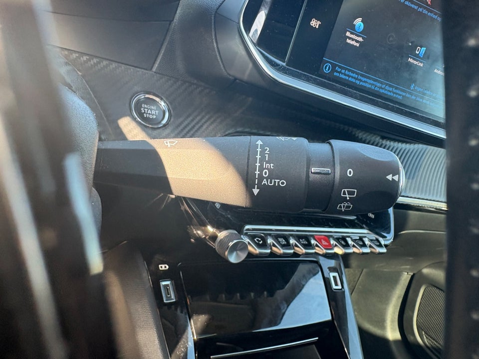Peugeot 208 1,2 PureTech 100 Allure Sky 5d