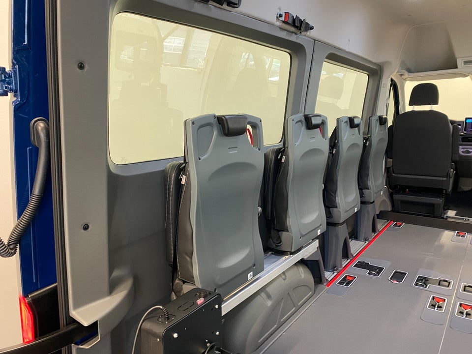 VW Crafter 35 2,0 TDi 140 Kombi aut.