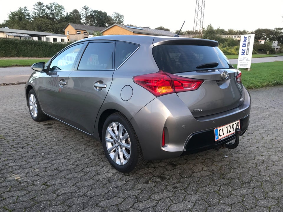 Toyota Auris 1,6 T2+ 5d