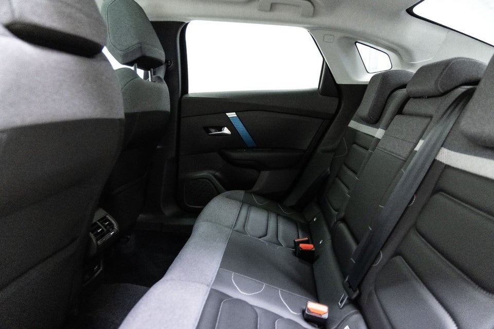 Citroën ë-C4 X 50 Shine 4d