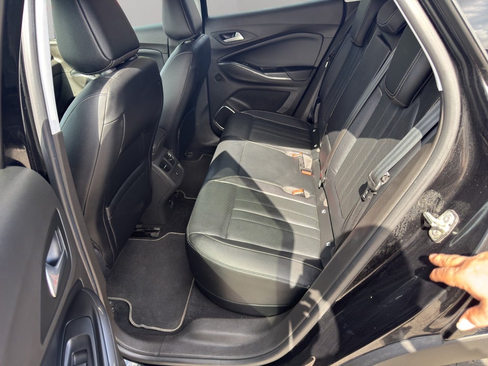 Opel Grandland X 1,6 T 180 Business Ultimate aut. 5d