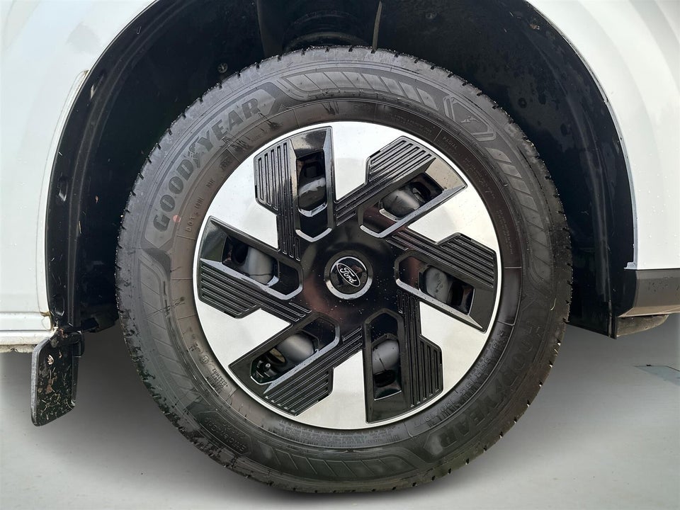 Ford E-Transit Custom 320L 64 Trend