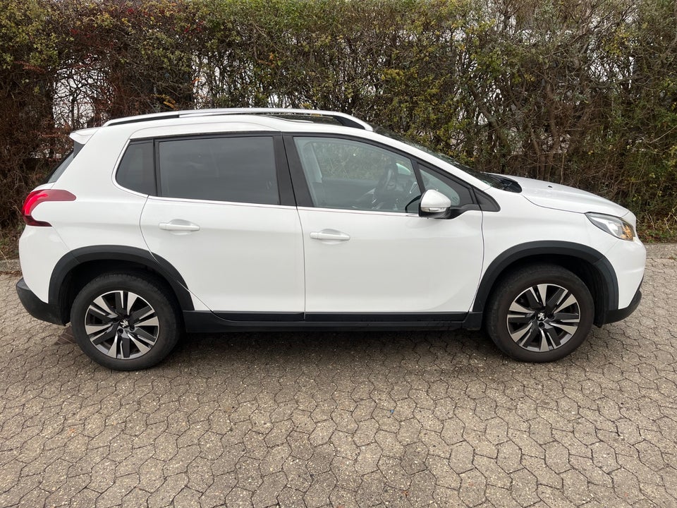 Peugeot 2008 1,2 PureTech 110 Prestige Sky 5d
