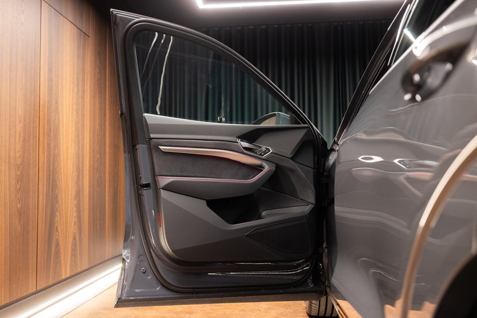 Audi Q8 e-tron 55 S-line quattro 5d