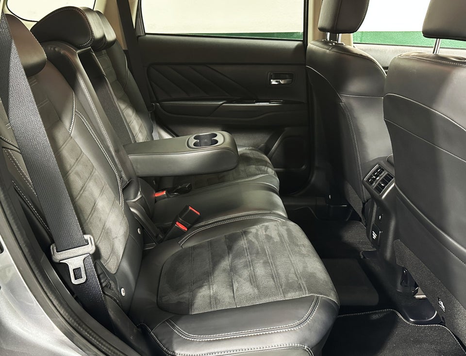 Mitsubishi Outlander 2,4 PHEV Intense CVT 4WD 5d