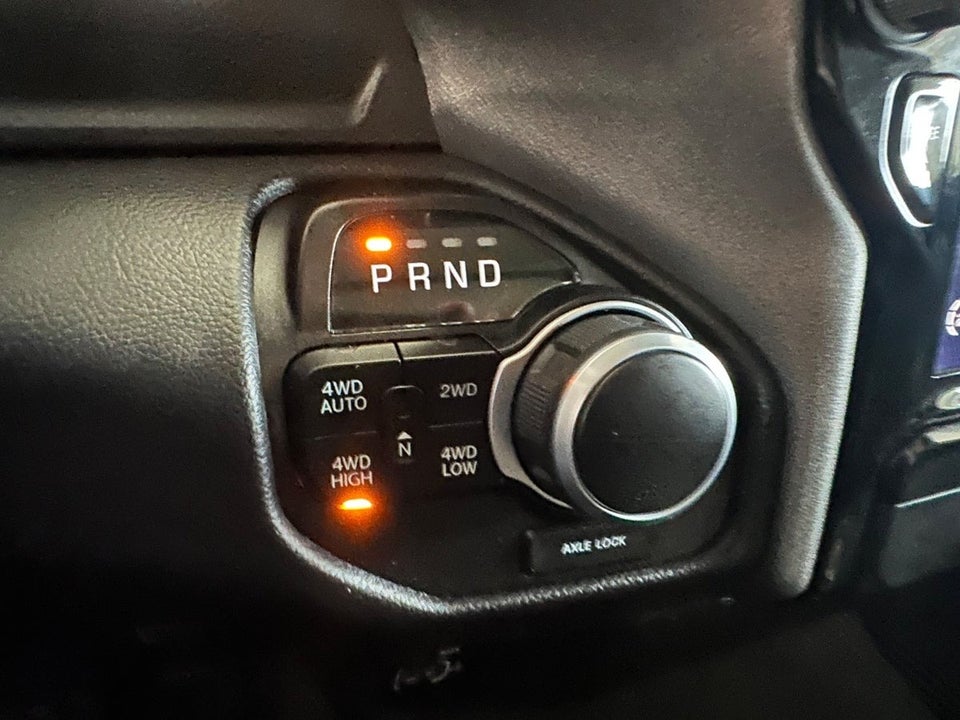 Dodge RAM 1500 5,7 V8 Hemi Big Horn Night aut. 4d