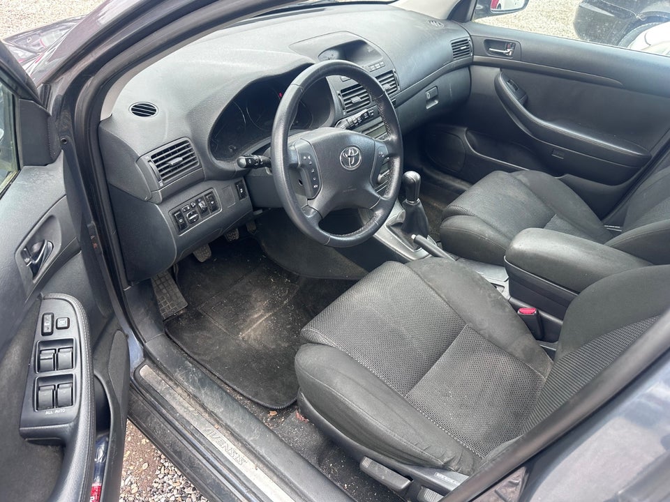 Toyota Avensis 1,8 VVT-i Elegance stc. 5d