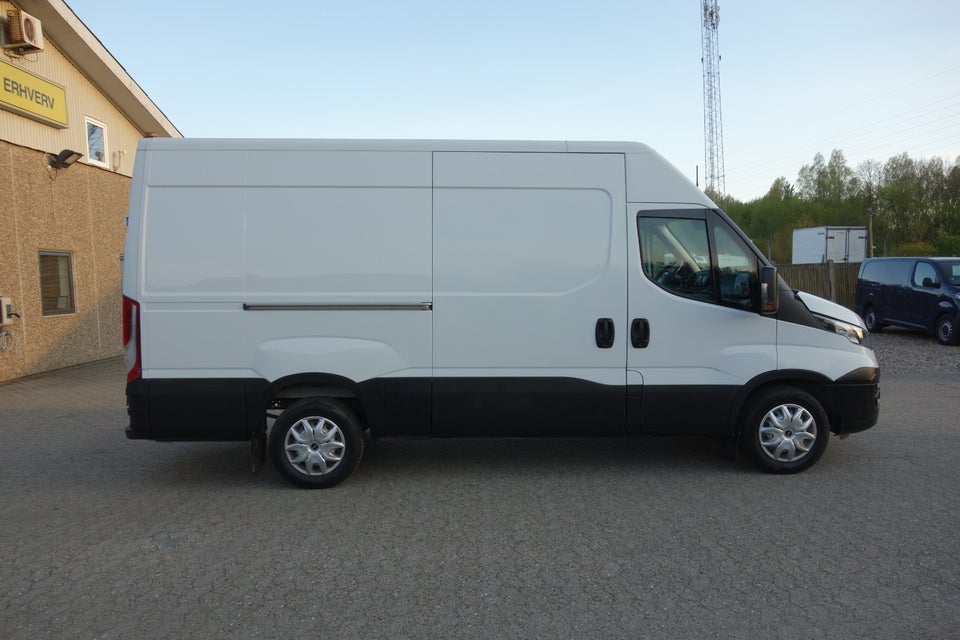 Iveco Daily 2,3 35S16 12m³ Van AG8