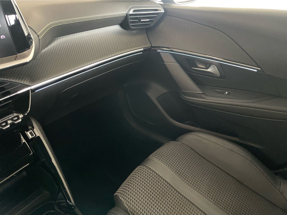 Peugeot e-208 50 GT 5d