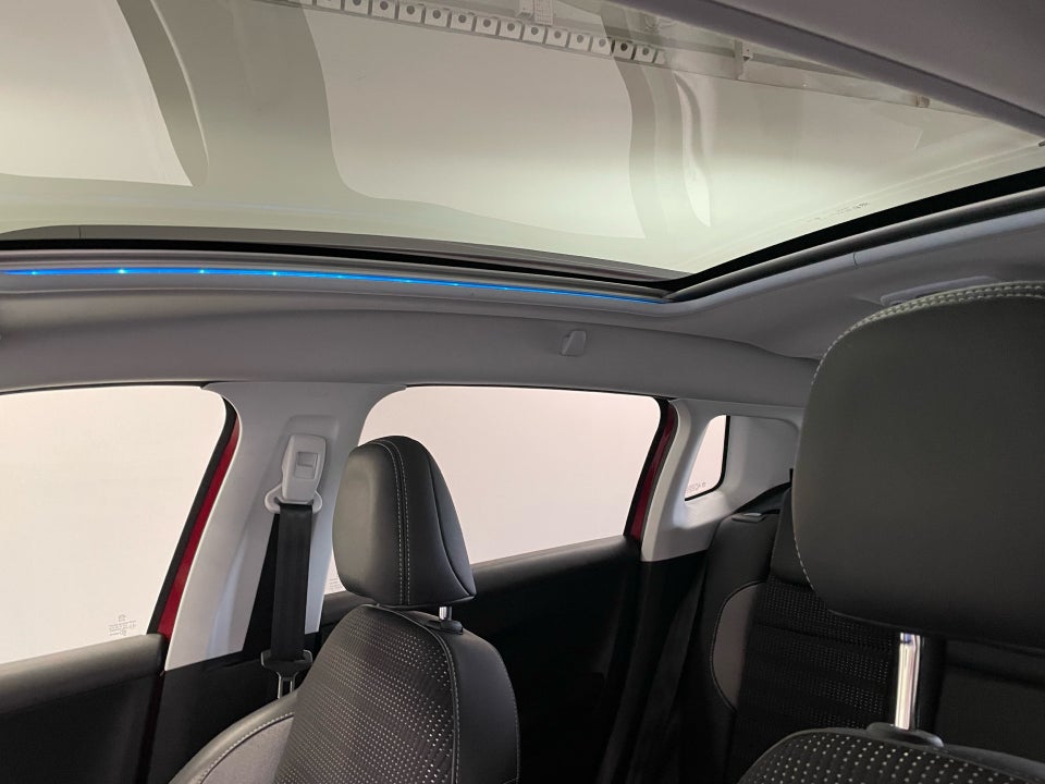 Peugeot 2008 1,2 e-THP 110 Selection Sky 5d