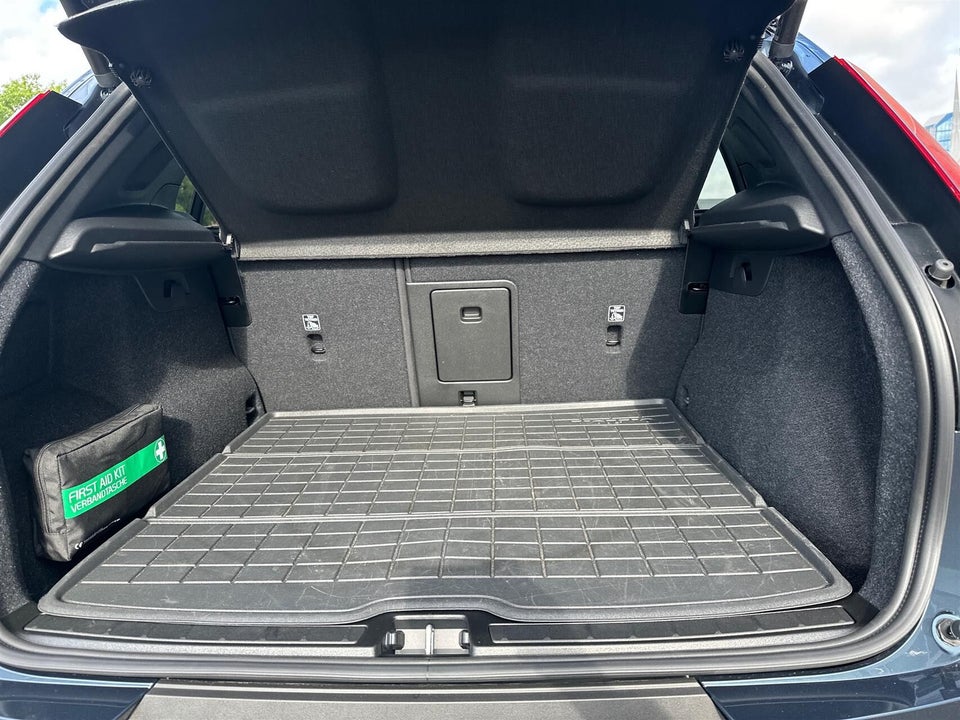 Volvo EX40 Extended Range Black Edition 5d