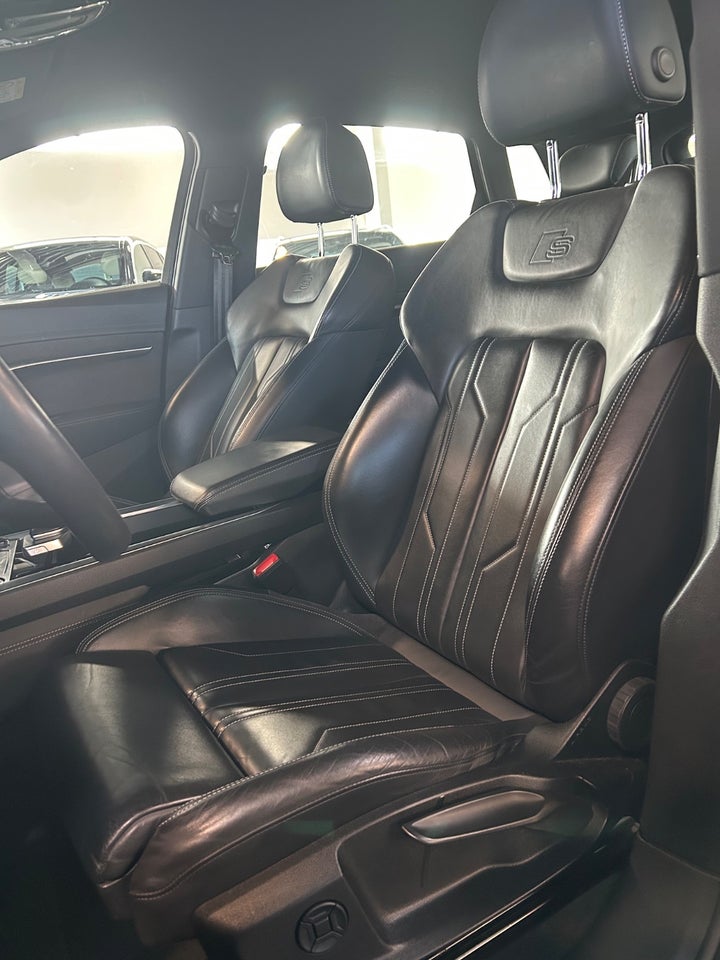 Audi e-tron 55 S-line quattro 5d