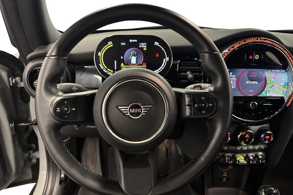 MINI Cooper SE Essential 3d