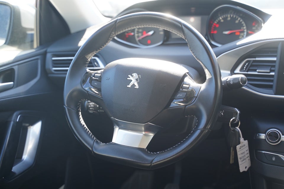 Peugeot 308 1,5 BlueHDi 130 Style SW 5d