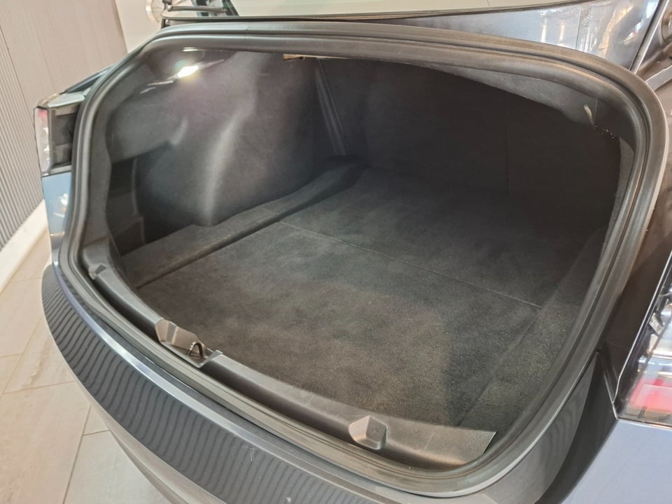 Tesla Model 3 Long Range AWD 4d