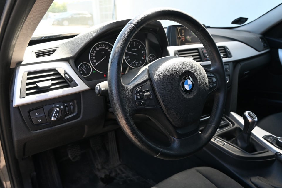 BMW 320d 2,0 Touring 5d