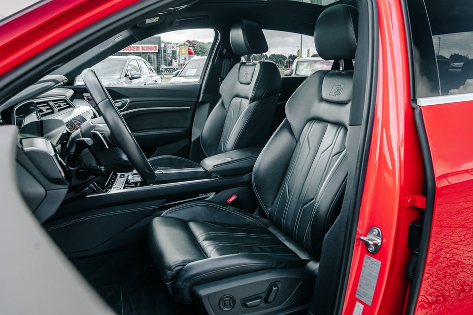 Audi e-tron 55 S-line Prestige Sportback quattro 5d