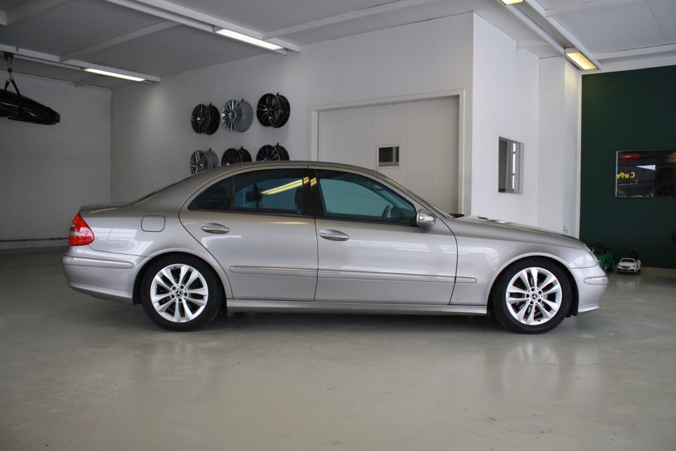 Mercedes E240 2,6 Avantgarde aut. 4d