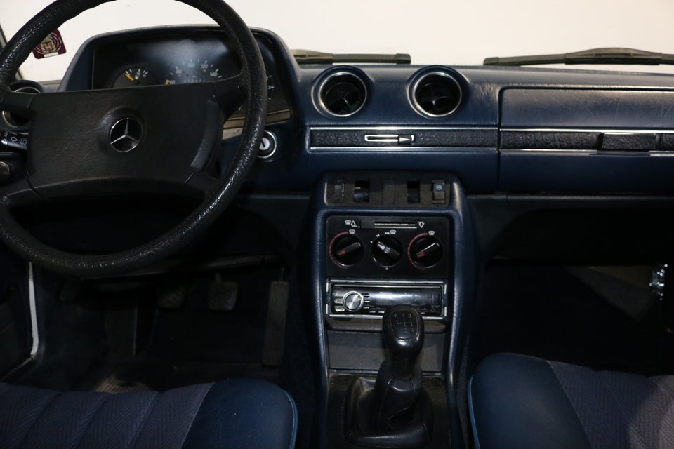 Mercedes 230 E 2,3  4d