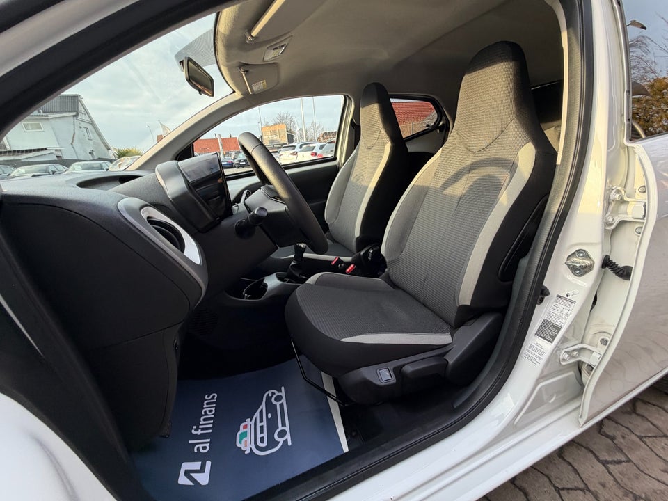 Toyota Aygo 1,0 VVT-i x-press 5d