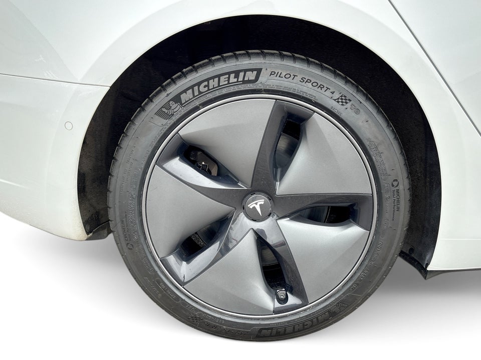 Tesla Model 3 Standard Range+ RWD 4d