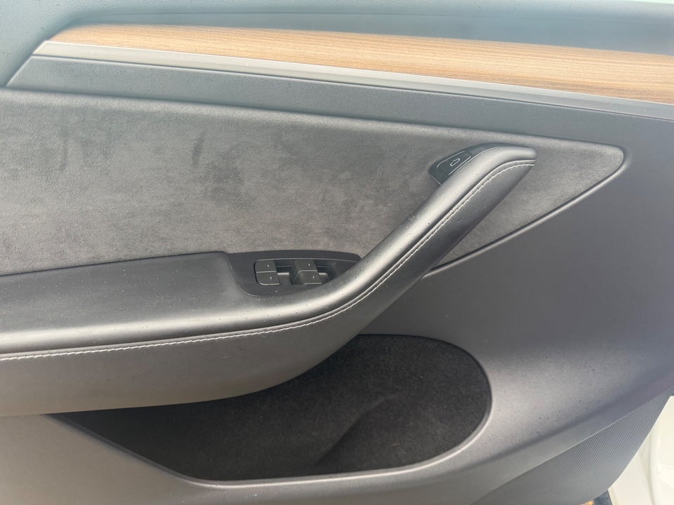 Tesla Model Y Long Range AWD 5d