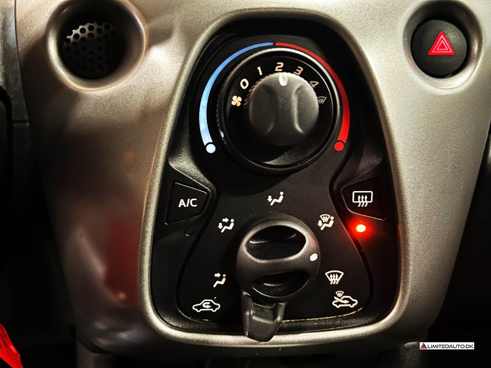 Toyota Aygo 1,0 VVT-i x-play 5d