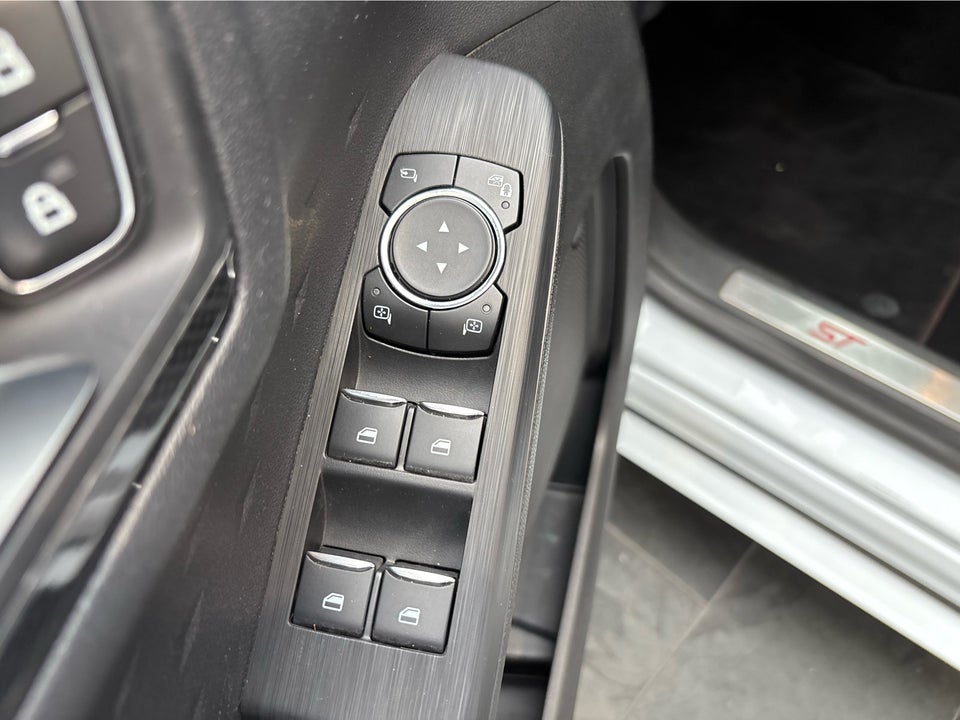 Ford Kuga 2,5 PHEV ST-Line X CVT 5d