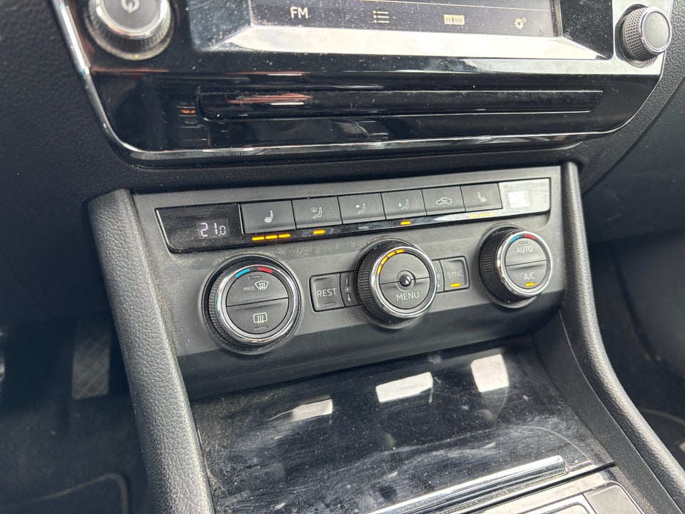 Skoda Superb 2,0 TDi 190 Style Combi DSG 5d